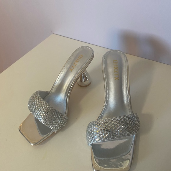 Sandals - Picture 2 of 7